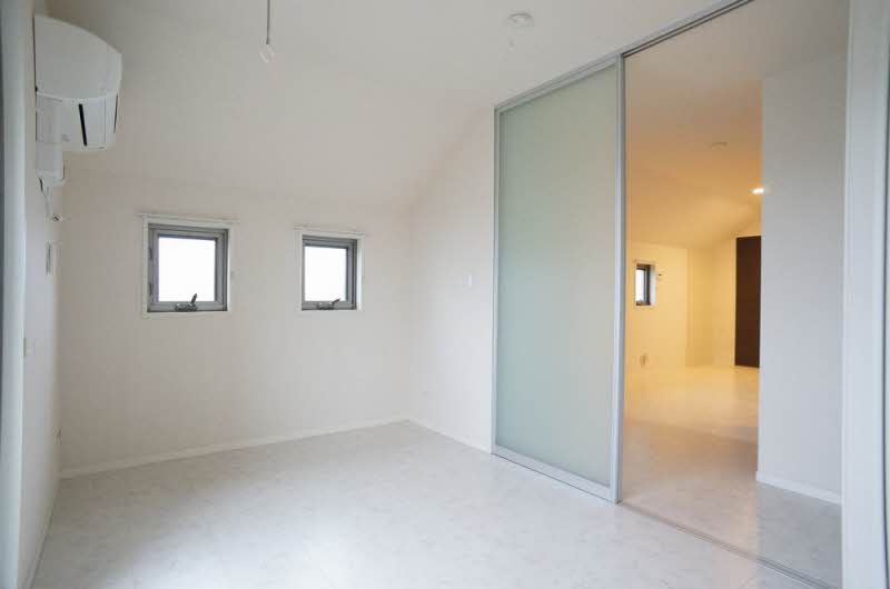 リリー・レジデンス港南 303号-4