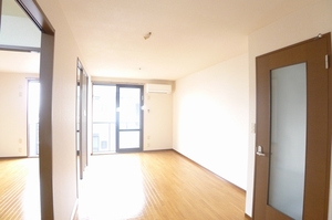 ホワイト・リザイアＡ 202号-2