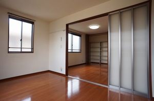 ラージヴィラ五番館 203号-3