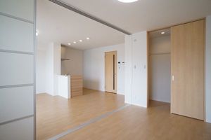 ヴィラ・エテルナ 302号-6