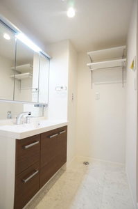 セントリヴィエ東川口 206号-8