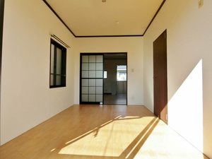ファミール栄 203号-2