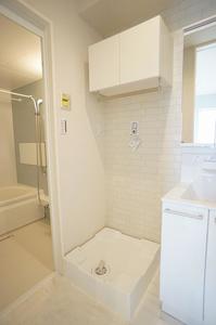 カローレ 302号-8