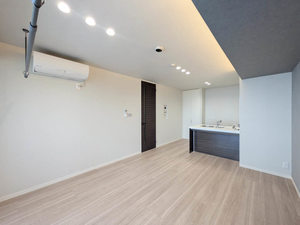 ウィズプラス浦和美園　ウエスト　Ｅ棟 201号-4