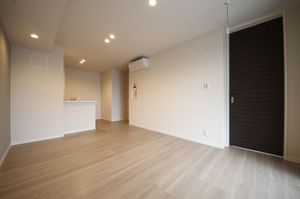 シャーメゾン　フィオーレ　ルナ 301号-4