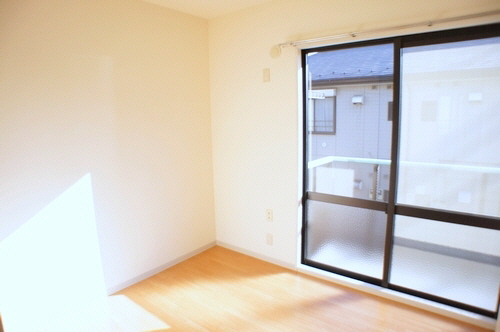 ヴィレッジ グローリー B 202号-3