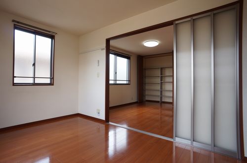 ラージヴィラ五番館 203号-3