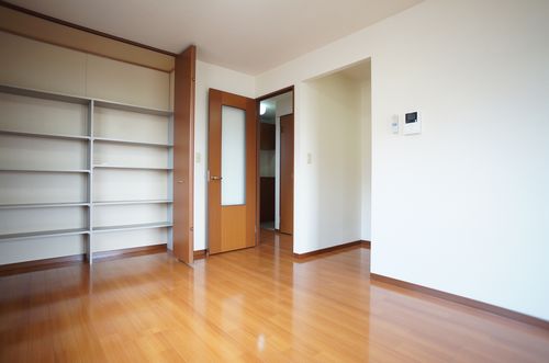 ラージヴィラ五番館 203号-5