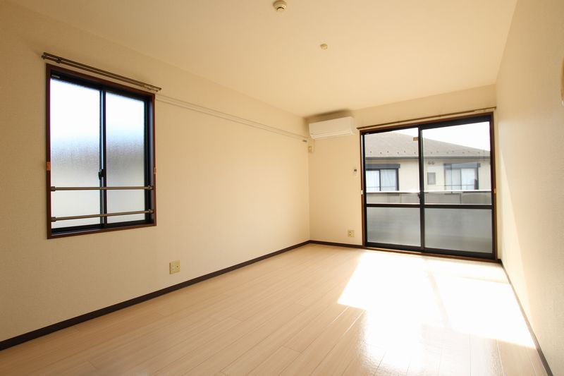 フォレストビューラ-参番館 202号-2