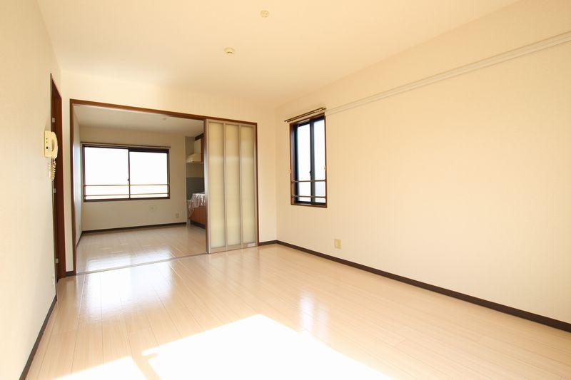 フォレストビューラ-参番館 202号-3