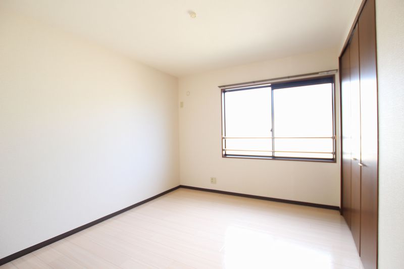 フォレストビューラ-参番館 202号-5