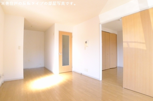 カーサ・ソレアードⅡ 102号-3