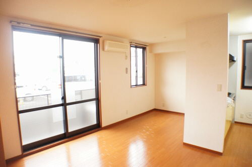 ファミーユ イースト 102号-3