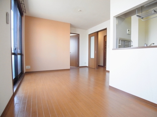 ファミーユ イースト 103号-3