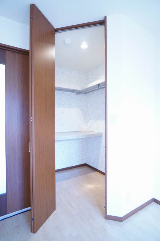 シャーメゾンK&T 203号-4