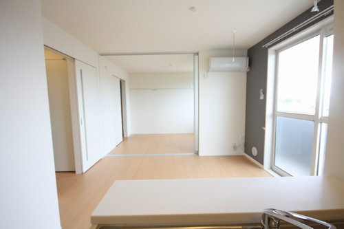 Ｓｕｎ　Ｌａｖｅｎｄｅｒ 302号-2