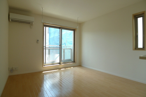 エトワールイースト弐番館 203号-4