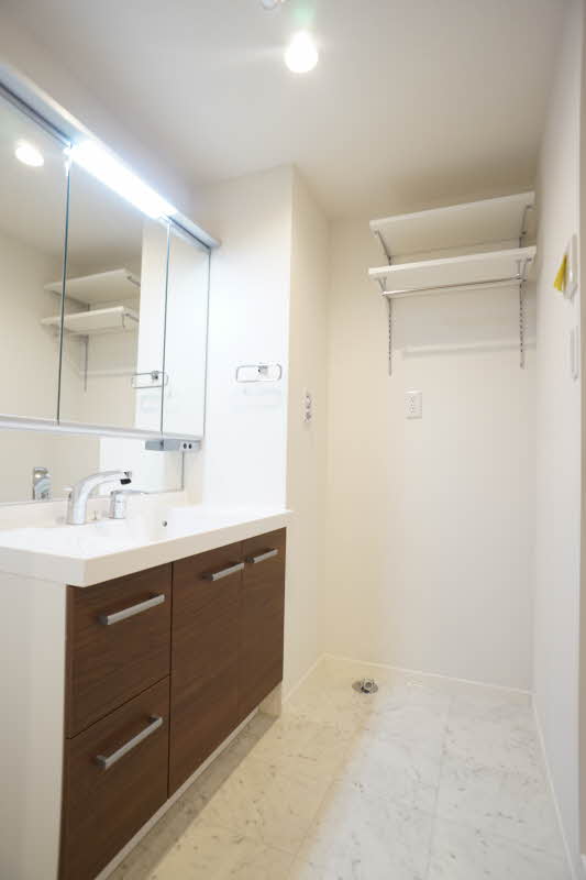 セントリヴィエ東川口 206号-8