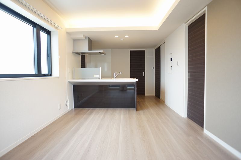 カローレ 301号-2