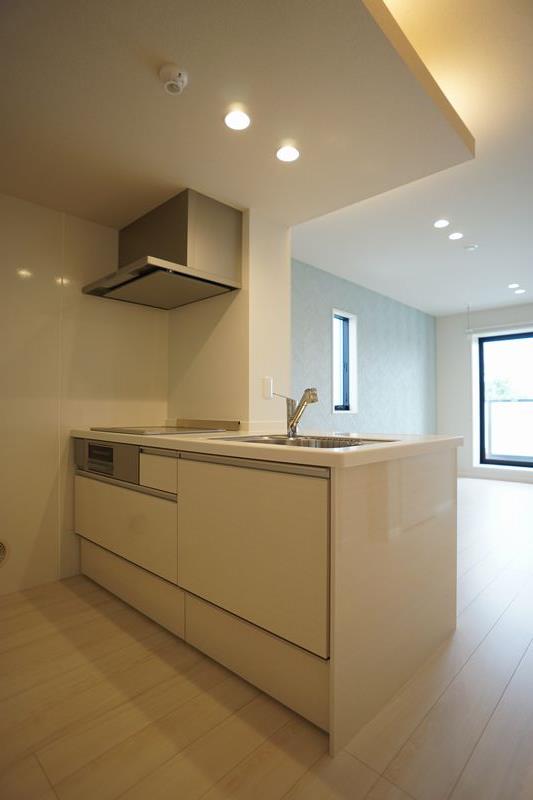 カローレ 302号-3