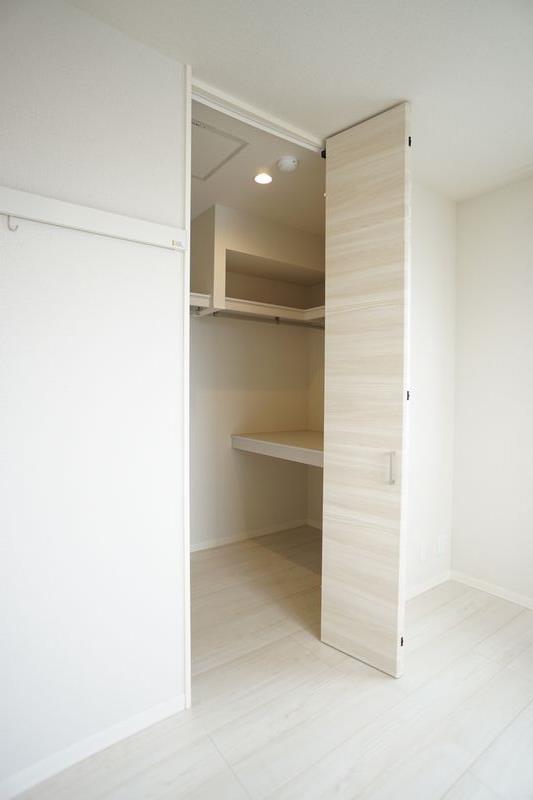 カローレ 302号-7