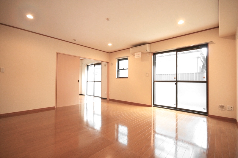 ピアッツァ A 102号-2