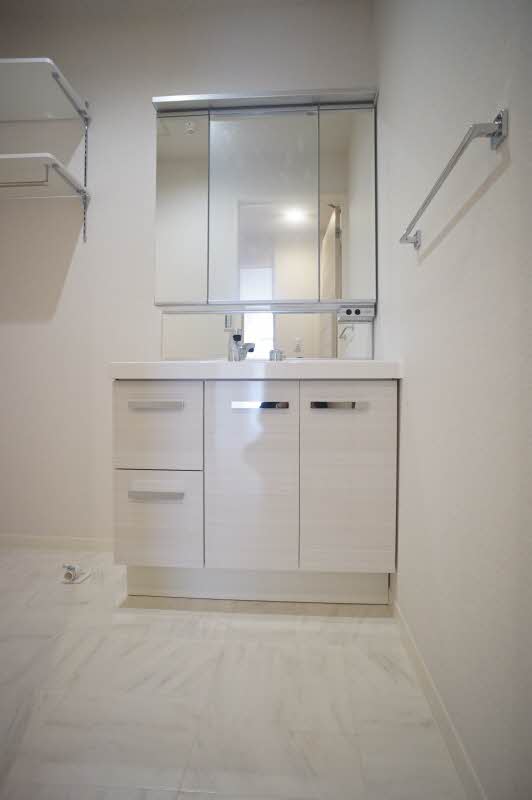 ゼブリナス元町 105号-9