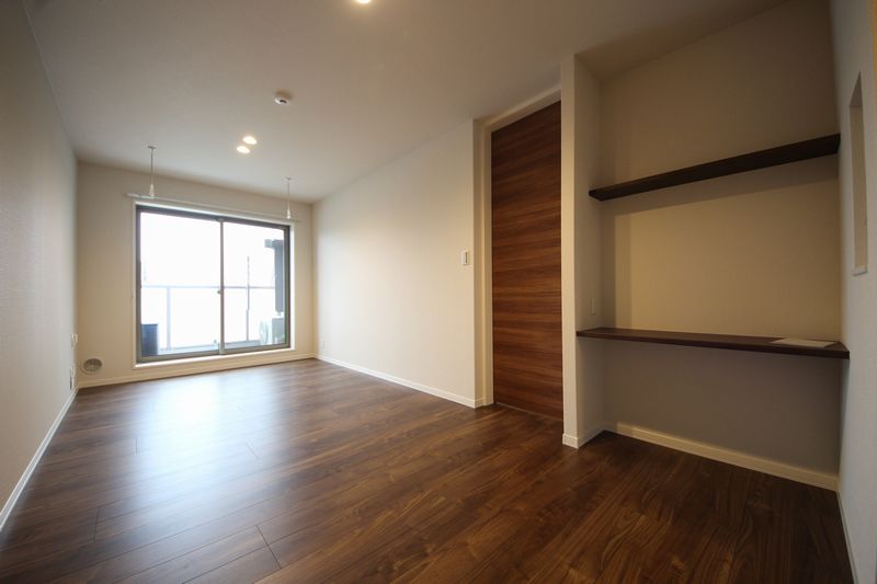 シャーメゾン　フィオーレ　ルナ 302号-4