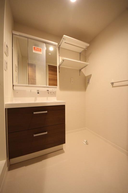 シャーメゾン　フィオーレ　ルナ 302号-8