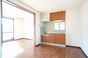 シャーメゾン四番館 101号-2