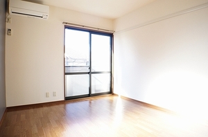 ヴィラ・マルセイ 201号-4