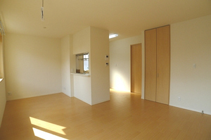 サニーヴィレッジ参番館 102号-2