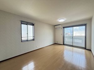 ヴィラ・イーストＢ 301号-2