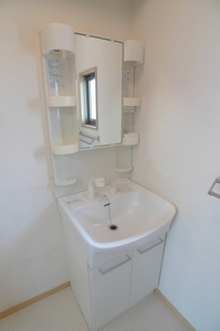 ヴィラ・デ・エスポワールＢ棟 201号-8