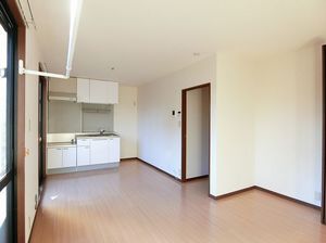 クレストコートＤ 102号-3