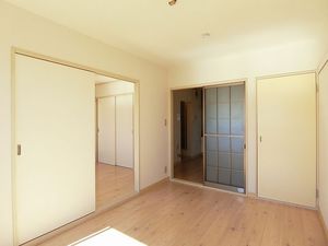 カーサ小室 202号-3