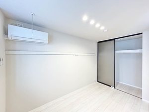 プレミアス幕張本郷 202号-5