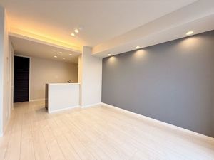 プレミアス幕張本郷 302号-2