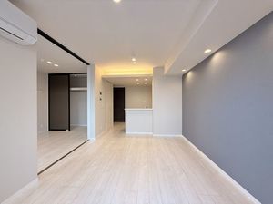 プレミアス幕張本郷 302号-3