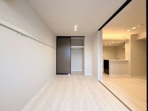 プレミアス幕張本郷 302号-5