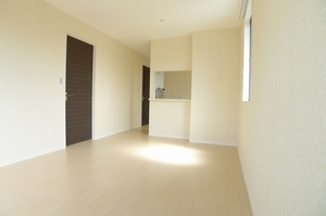 メゾン・ド・アヴニール 201号-3