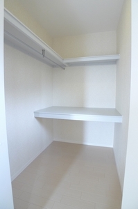 メゾン・ド・アヴニール 201号-8