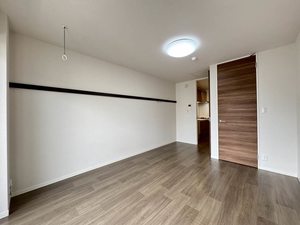 Ｃｅｄａｒ　Ｗｏｏｄ（シダーウッド） 208号-2