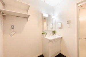 ラッキーエイト１号館 302号-11