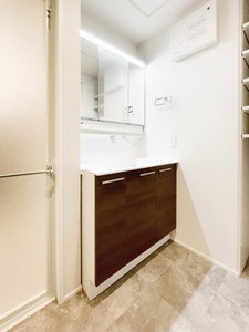 ラ　グリシーヌⅢ 203号-3