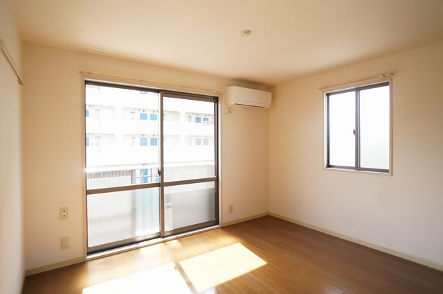 イーストコートB 201号-2