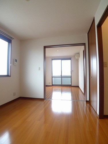 バリュージュ伍番館 202号-3