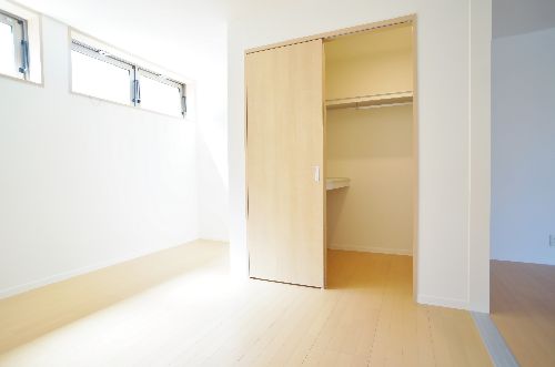 シャーメゾンＯＩＳＯ弐番館 103号-4