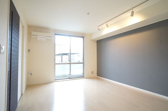 プリヴェ参番館 102号-3