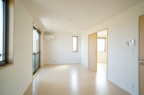 シェル市川 201号-2